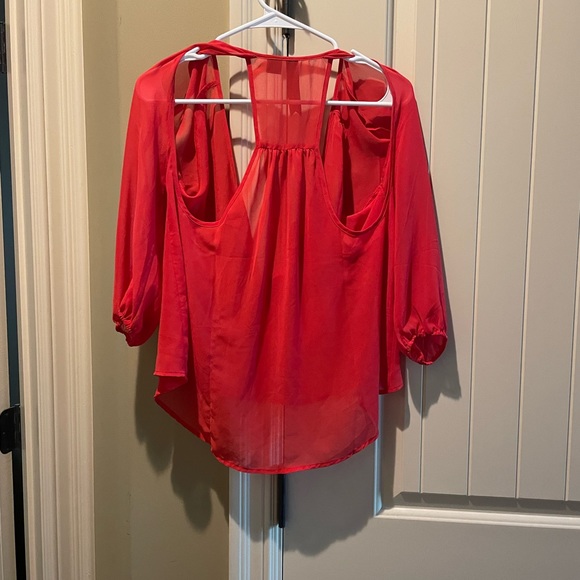 Red cropped , sheer 3/4 sleeved boutique top - Picture 5 of 6